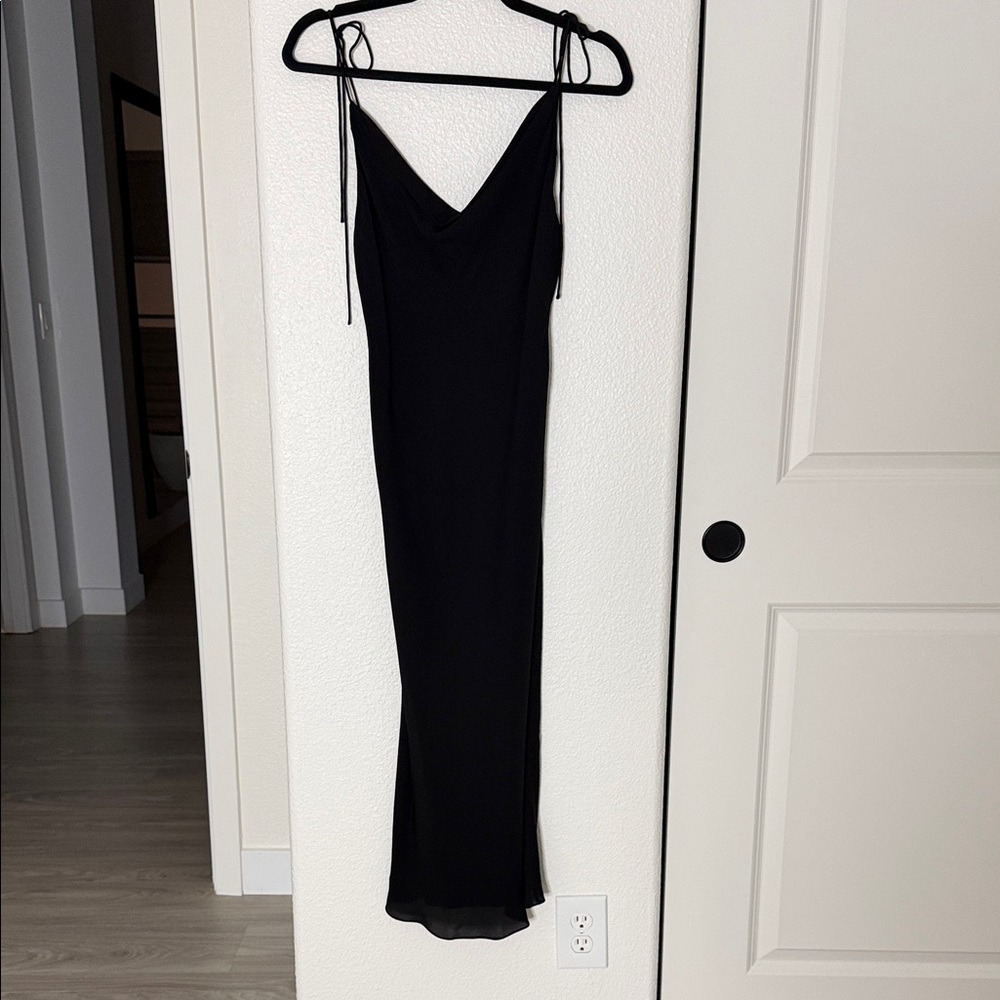 KIKI DE MONTPARNASSE Elegant Black Slip Dress